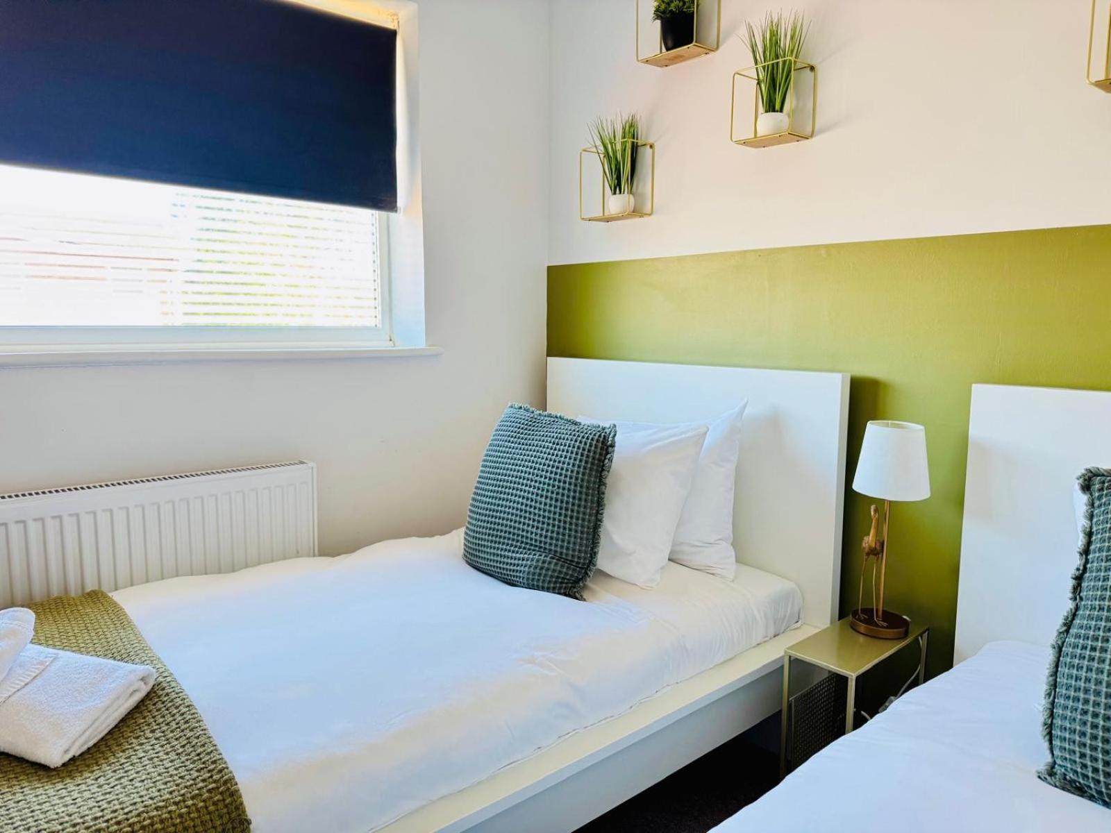 2 Bed House, Sleeps 6, Dog Friendly, Close To A14 M11, With Garden & Parking Long Stay Work Contractor Leisure, Jade CBG Екстериор снимка