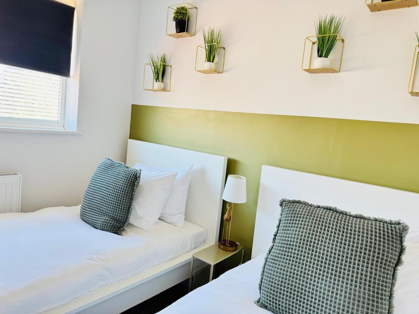 2 Bed House, Sleeps 6, Dog Friendly, Close To A14 M11, With Garden & Parking Long Stay Work Contractor Leisure, Jade CBG Екстериор снимка
