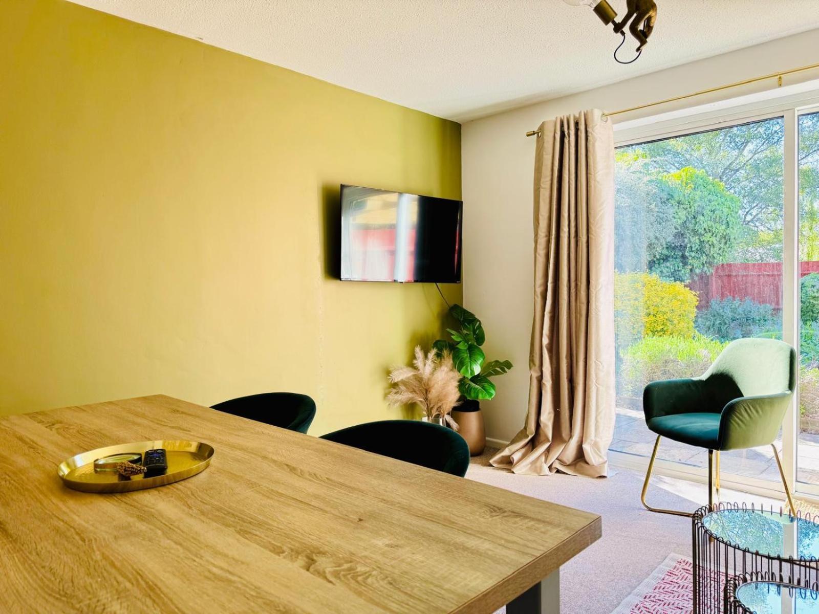 2 Bed House, Sleeps 6, Dog Friendly, Close To A14 M11, With Garden & Parking Long Stay Work Contractor Leisure, Jade CBG Екстериор снимка