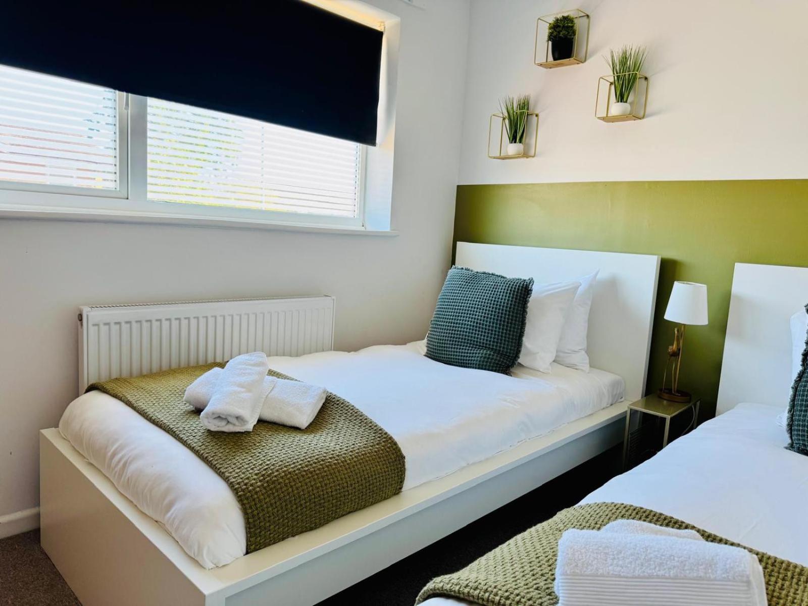2 Bed House, Sleeps 6, Dog Friendly, Close To A14 M11, With Garden & Parking Long Stay Work Contractor Leisure, Jade CBG Екстериор снимка