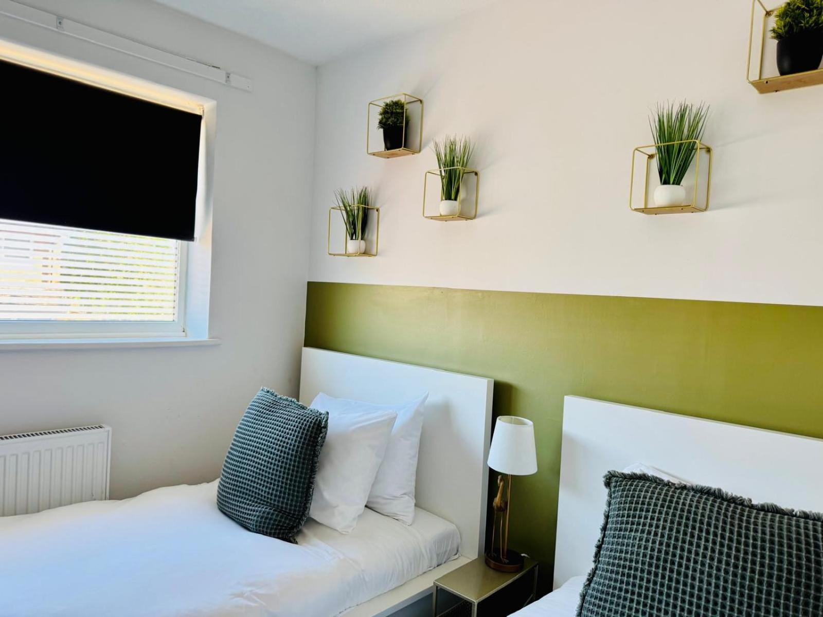 2 Bed House, Sleeps 6, Dog Friendly, Close To A14 M11, With Garden & Parking Long Stay Work Contractor Leisure, Jade CBG Екстериор снимка